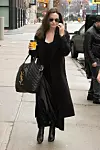 Angelina Jolie se ne odvaja od praktičnog modela