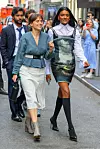 Simone Ashley i Pauline Chalamet zajedno na setu
