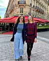 Sa šest godina starijom sestrom Miom