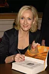 J. K. Rowling, autorica serijala knjiga o malom čarobnjaku.