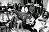 Maharishi Mahesh Yogi, indijski guru poznat po razvoju i popularizaciji transcendentalne meditacije diljem svijeta, Paul McCartney, Jane Asher, Ringo Starr, John Lennon, George Harrison, Mia Farrow sa škotskim pjevačem Donovanom Phillipsom 1967.godine