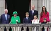 Charles sada postaje kralj, a William i Kate princ i princeza od Walesa.