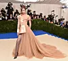 Gigi Hadid u zanimljivoj Tommy Hilfiger kreaciji