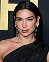 Dua Lipa 2022. s crnom kosom