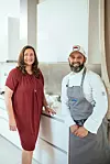 U švedskoj rezidenciji kuha chef Igor čije kulinarske sposobnosti hvale i ambasadroica i njezini gosti.