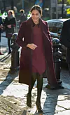 Boja šljive od glave do pete - u jednoj od svojih najuspješnijih trudničkih kombinacija Meghan pokazala kako izgleda savršen jesenski look