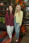 Prijateljice Karah Preiss and Emma Roberts pokrenule su literatni klub Belletrist.