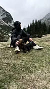 Njezin savršen dan u planinama počinje ranim buđenjem, hladnim tušem, kavom i doručkom, uz opremu koju je večer prije spakirala