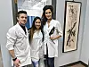 Vesna s kolegama ispred javne klinike za akupunkturu u sklopu Tri-State College of Acupuncture gdje su imali dežurstva i radili s pacijentima.