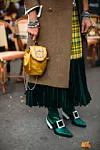 Street style Pariz; Upečatljiva kombinacija žute i zelene boje