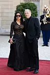 Salma Haye sa suprugom Francoisom-Henrijem Pinaultom uoči državničke večere u Elizejskoj palači 2024., naočale nosi gdje im je i mjesto - u skladu s vlastitim savjetom