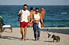 David Guetta i Jessica Ledon u šetnji plažom.