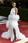 Hailey Bieber je nosila Saint Laurent