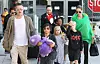 Brad Pitt i Angelina Jolie s djecom Maddoxom, Shiloh, Paxom, Knoxom, Vivienne i Zaharom