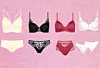 Bralette grudnja 29,90 € i gaćice 15,90 €/ Grudnjak s košaricama 54,90 € i gaćice 29,90 €/ Grudnjak bez žice 41,90 € i gaćice 19,90 €/ Grudnjak s košaricama 54,90 € i brazilke 29,90 €, sve Lisca