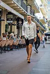 U slobodno vrijeme čita knjige, gleda filmove, igra nogomet, padel i trenira u teretani koja mu je u sklopu ureda