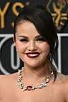 Selena je također isfurala vamp look