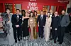 Ekipa serijala na okupu: Kate Walsh, William Abadie, Samuel Arnold, Philippine Leroy-Beaulieu, Lily Collins, Ashley Park, Lucien Laviscount, Camille Razat, Bruno Gouery i Lucas Bravo