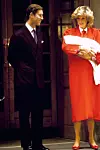Princ Charles i princeza Diana s Harryjem ispred rodilišta 1984. godine