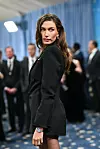 Hailey Bieber na Met Gali nosila je Saint Laurent mini sako-haljinu