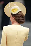Kate je kosu svezala u elegantnu punđu.