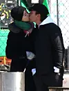 Ewan McGregor i djevojka Mary Elizabeth Winstead strastveno se ljube tijekom šetnje.