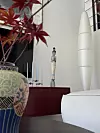 Foscarini Havana podna lampa u kutu dnevnog boravka
