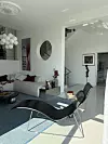 kožna fotelja/ležaljka koju je moja mama kupila kao jedan od prvih komada za kuću još prije 20 godina