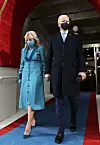 Joe Biden odjenuo je Ralph Lauren odijelo, brend koji je postao modni sinonim za Ameriku na globalnoj sceni, dok se Jill odlučila za kreaciju dizajnerice Alexandre O‘Neill, osnivačice brenda u usponu - Markarian.