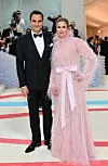 Roger Federer u smokingu i njegova supruga Mirka u Valentinovoj haljini na Met Gala