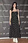 Alexandra Daddario haljinu je isfurala u ležernom izdanju uz bijele Céline tenisice