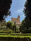 Valldemossa je jedno od onih mjesta koje vas odmah osvoji svojom tišinom, starim kamenim ulicama i zelenilom koje obavija cijelo selo