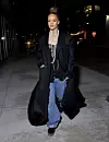 Rihanna je svoj casual look odlučila upotpuniti glamuroznom bisernom ogrlicom koja je odvlačila svu pozornost