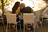Poljubac za stolom restorana Ville D‘Este