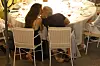 Poljubac za stolom restorana Ville D‘Este