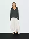 Massimo Dutti pulover s V izrezom (prije 69,95 eura, sada 49,95 eura)