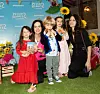 Melanie Hamrick sa sinom Deverauxom Jaggerom, te Sally Wood s kćerima Alice Rose i Gracie Jane na premijeri filma ‘Peter Rabbit 2: The Runaway‘ u Londonu u svibnju ove godine