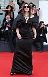 Sve je ostavila bez daha na Mostri pojavivši se u haljini s korzetom kuće Vivienne Westwood