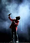 Zašto se The Weeknd ne skida iz svog crvenog sakoa?