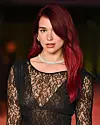 Dua Lipa više se puta pojavila u ovom glamuroznom stilu