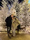 Nika s prijateljem Vidom Ćosićem i glumicom Ružicom Maurus na zagrebačkom adventu