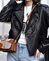 PEPE JEANS Majica: 295 kuna -50% sada 147,50 kuna Jakna: 2.069 kuna -50% sada 1.034,50 kuna Torba: 619 kuna -50% sada 309,50 kuna