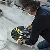 Svaki tanjur koji dolazi u showroom Trika sam je pakirao