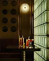 Koktel karta sa signature koktelima priziva atmosferu speakeasy barova, dok je za izbor vina, talijanskih i hrvatskih, zadužen sommelier i manager Stipe Tadić