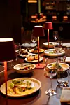 Jedna od najvećih novosti ove sezone je Omakase Chef‘s Table – intimno iskustvo u kojem gosti sjede uz samu kuhinju i iz prve ruke prate pripremu degustacijskog menija od četiri do šest sljedova