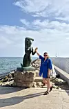 Maria pokraj skulpture La Sirena