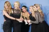 Nagrada Zlatni globus u rukama glumica iz serije 'Male laži': Laura Dern, Nicole Kidman, Zoe Kravitz, Reese Witherspoon i Shailene Woodley