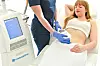 CoolSculpting je jedan od najpoznatijih tretmana kriolipolize koji ciljano zamrzava masne stanice