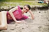 Bluza s plisiranim detaljima i voluminoznim rukavom ALTUZARRA, gaćice iz fundusa stilistice, naočale WP WOLFGANG PROKSCH, naušnice CHANEL, Nightboutique