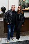 Likovni umjetnik i glazbenik pohitao je u kazalište u najmilijem društvu...